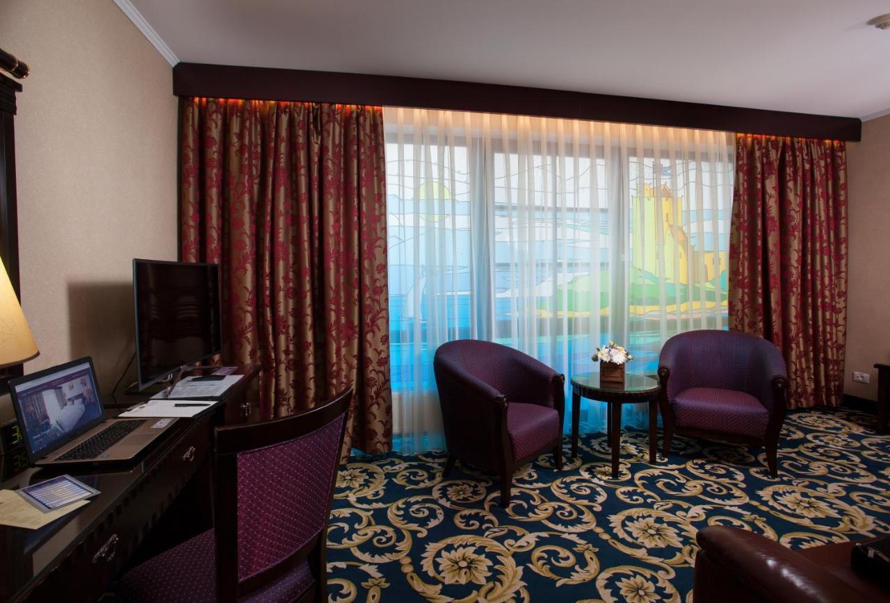 London Hotel Odessa Eksteriør bilde